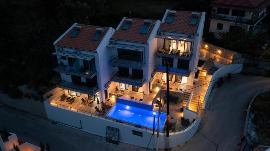 Above Blue Maisonettes Grey Diamond Nikiana Luaran gambar